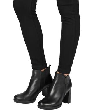 POLVERE Italian Made Black Leather Side Zip Ankle Boot Size 39